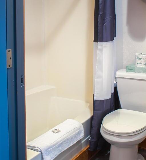 اتاق سوپریور, Ashore