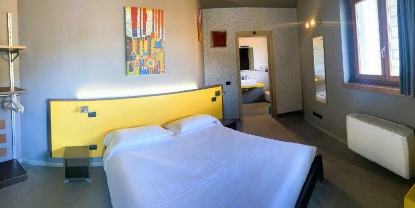 غرفة قياسية مطلّة علي البحيرة, Vela Di Soleville Camere Con E Senza Vista Lago Con Ristorante & Pizzeria