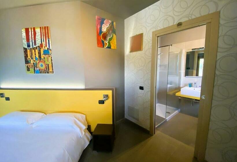 غرفة قياسية مطلّة علي البحيرة, Vela Di Soleville Camere Con E Senza Vista Lago Con Ristorante & Pizzeria