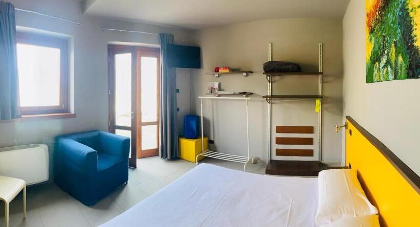 غرفة قياسية مطلّة علي البحيرة, Vela Di Soleville Camere Con E Senza Vista Lago Con Ristorante & Pizzeria