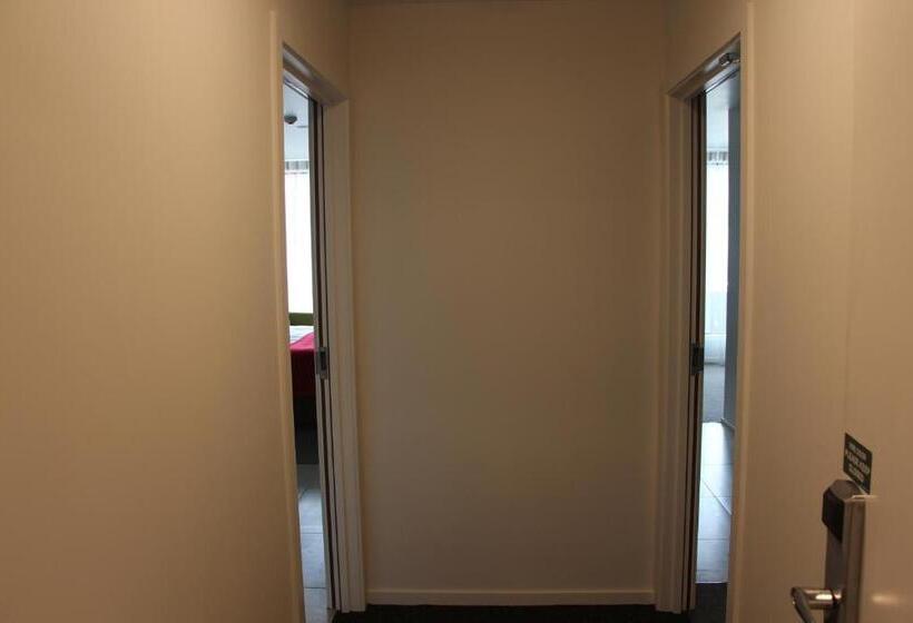 침실 2개 아파트, Quest Nelson