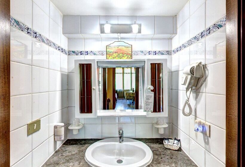 家庭间, Hostel Agata