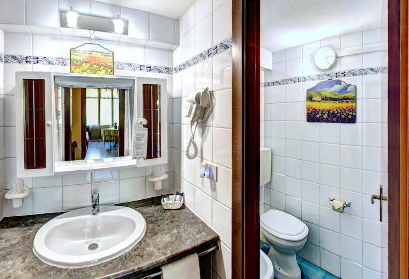 اتاق خانوادگی, Hostel Agata