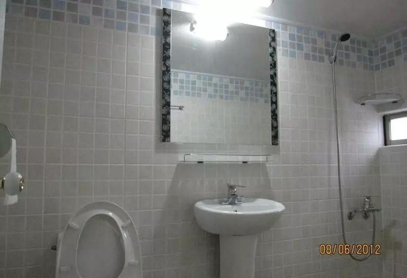 اتاق استاندارد یک نفره, Blue Backpackers Hostel
