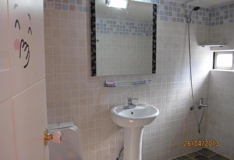 اتاق استاندارد, Blue Backpackers Hostel