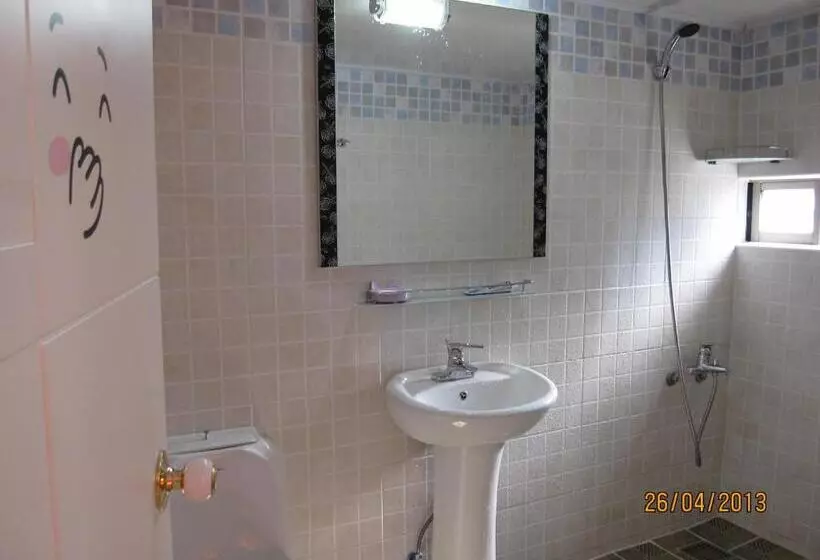 اتاق استاندارد, Blue Backpackers Hostel