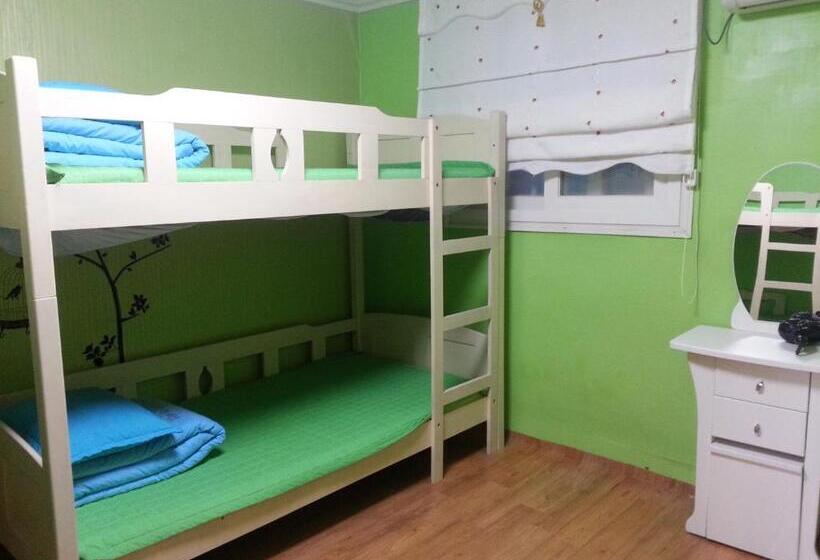 اتاق استاندارد سه نفره, Blue Backpackers Hostel