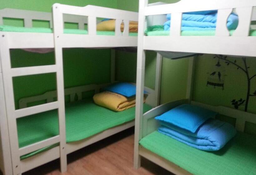 اتاق استاندارد سه نفره, Blue Backpackers Hostel