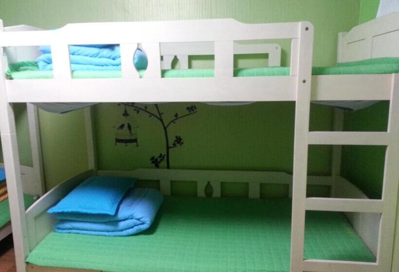 اتاق استاندارد سه نفره, Blue Backpackers Hostel