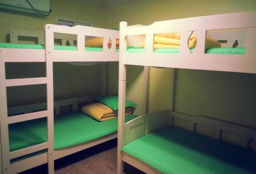 تختخواب در اتاق مشترک, Blue Backpackers Hostel