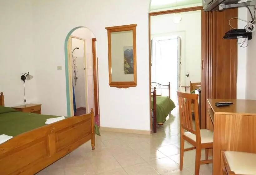 اتاق لوکس چهار تخته, Casa Vittorio