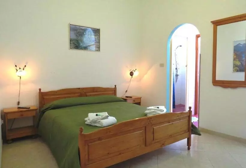 اتاق لوکس چهار تخته, Casa Vittorio
