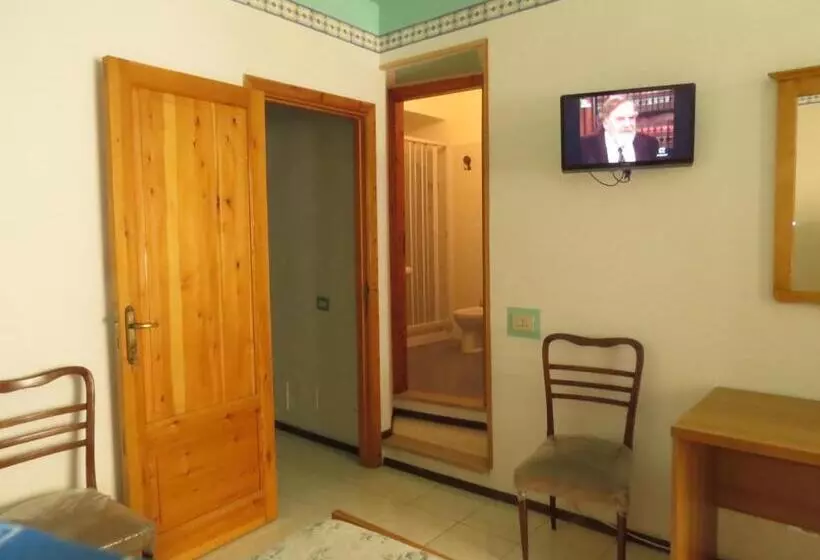اتاق استاندارد سه نفره, Casa Vittorio