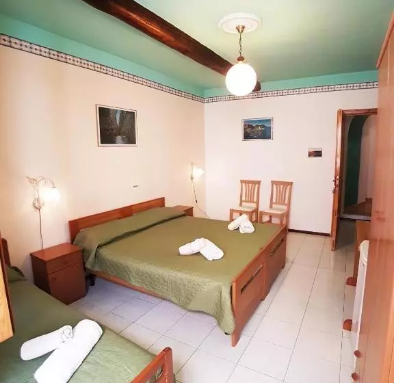 اتاق استاندارد سه نفره, Casa Vittorio