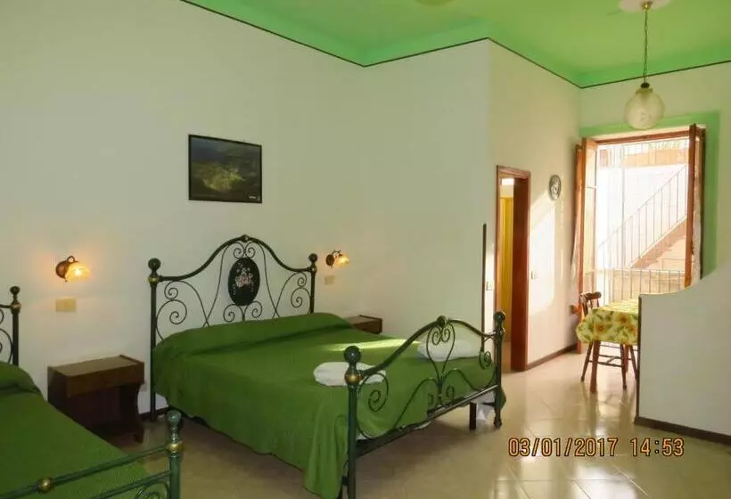 استودیو خانوادگی, Casa Vittorio
