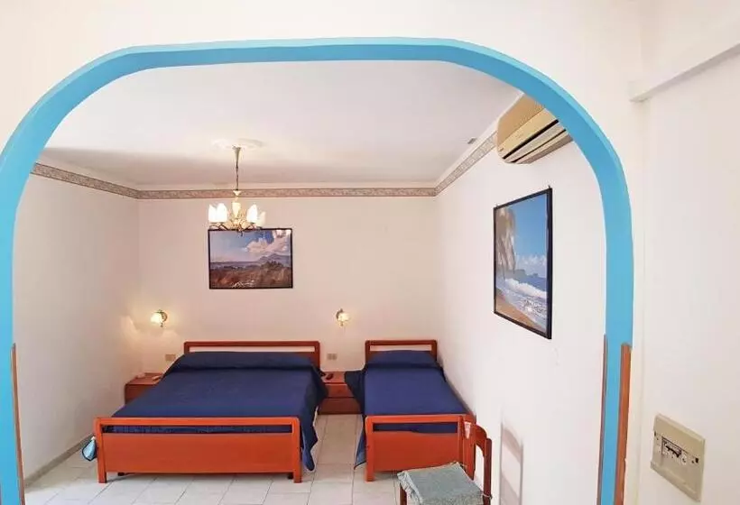Standard Triple Room with Terrace, Casa Vittorio