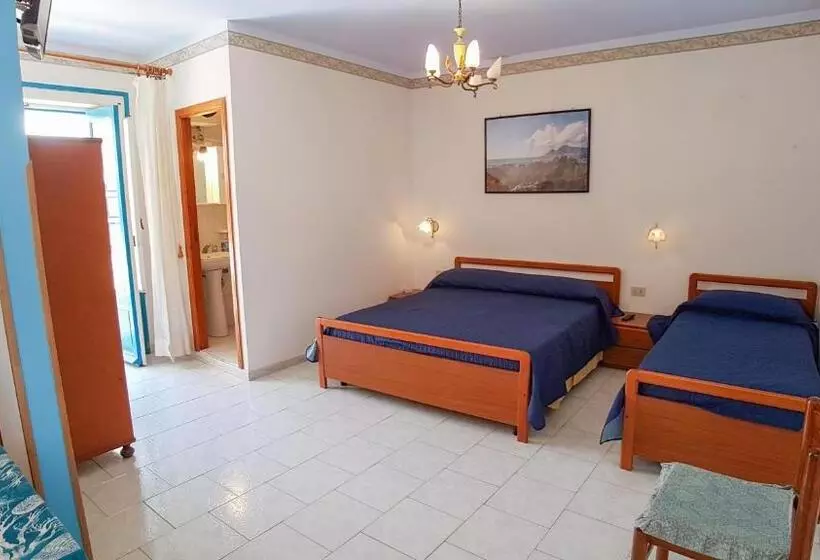 Standard Triple Room with Terrace, Casa Vittorio