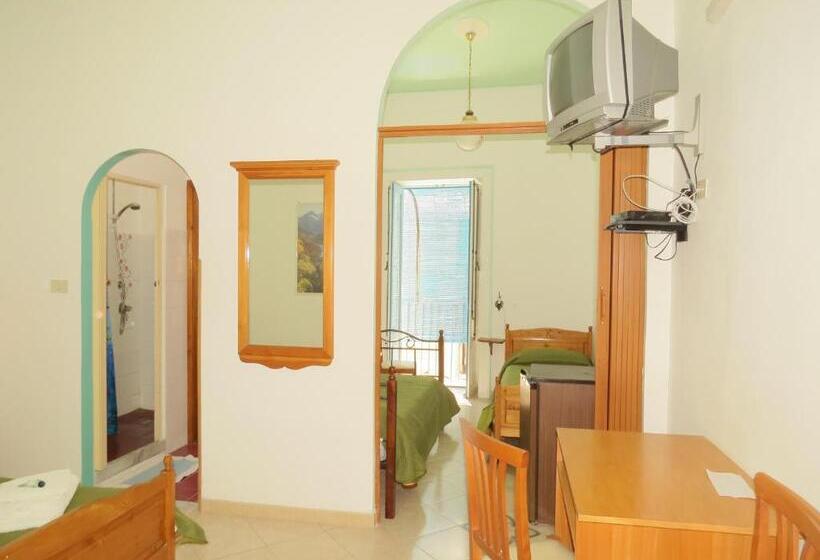 디럭스 트리플 룸, Casa Vittorio