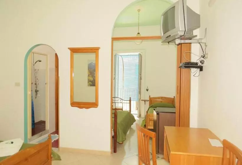 اتاق لوکس سه تخته, Casa Vittorio