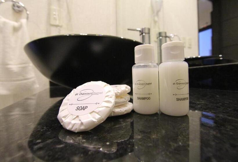 اتاق ساده سه نفره, Danieri Asuncion