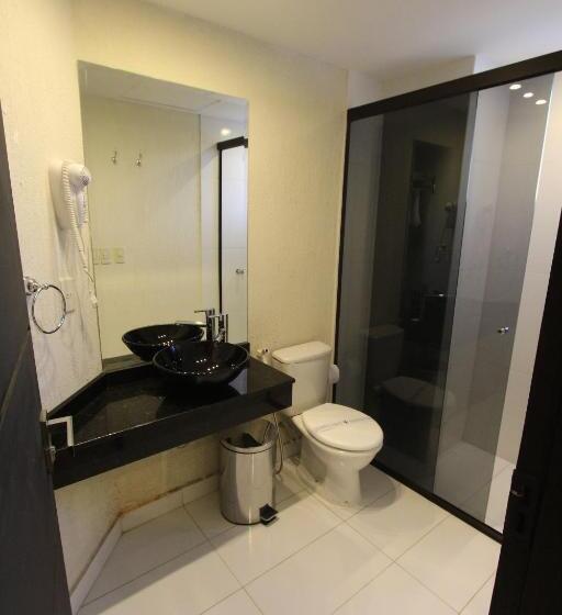 اتاق ساده سه نفره, Danieri Asuncion