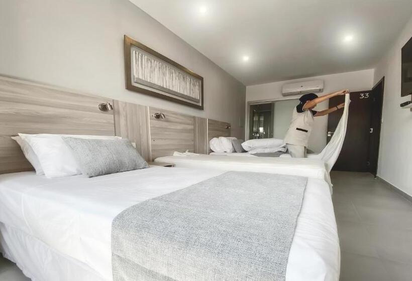 اتاق ساده سه نفره, Danieri Asuncion