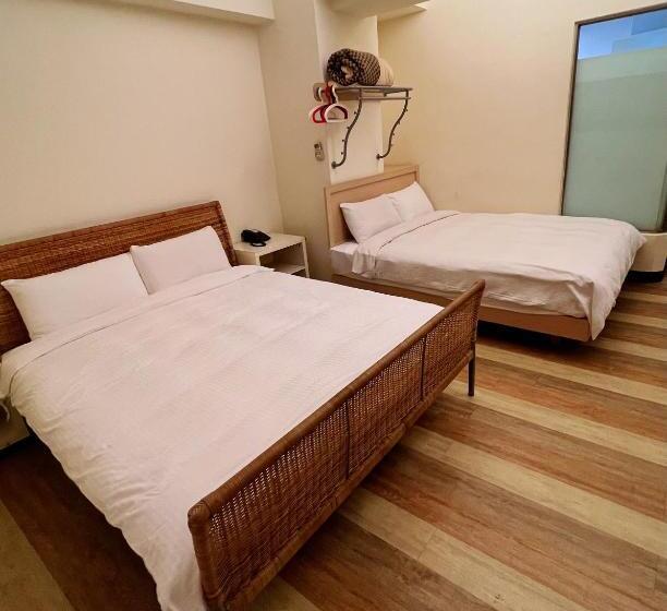 اتاق استاندارد چهار تخته, Hwa Hong