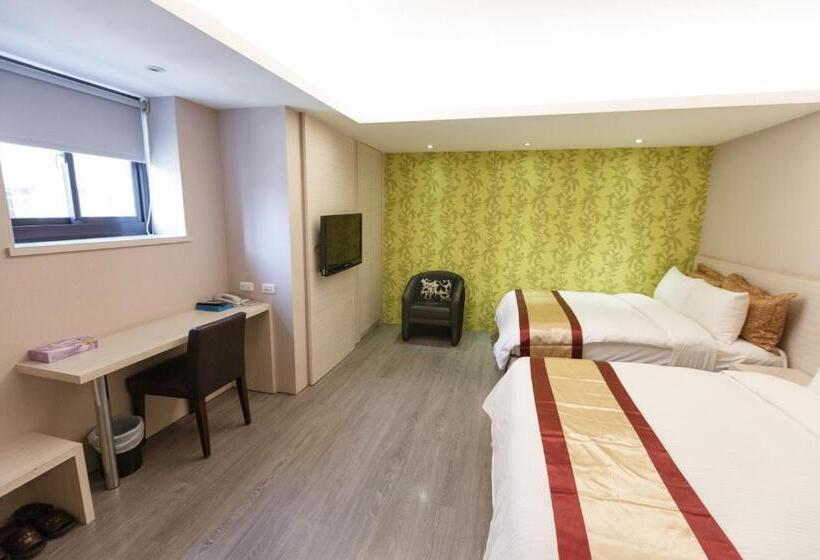 اتاق خانوادگی, 宜都大飯店 Idol