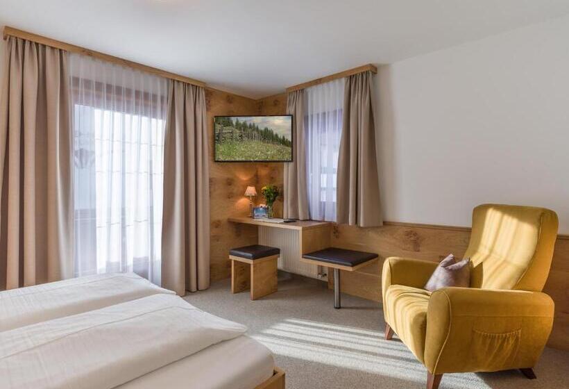 スタンダードルーム, Kössler