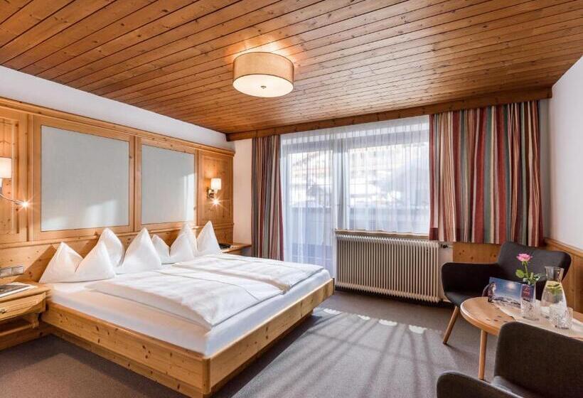 バルコニー付きスタンダードルーム, Kössler