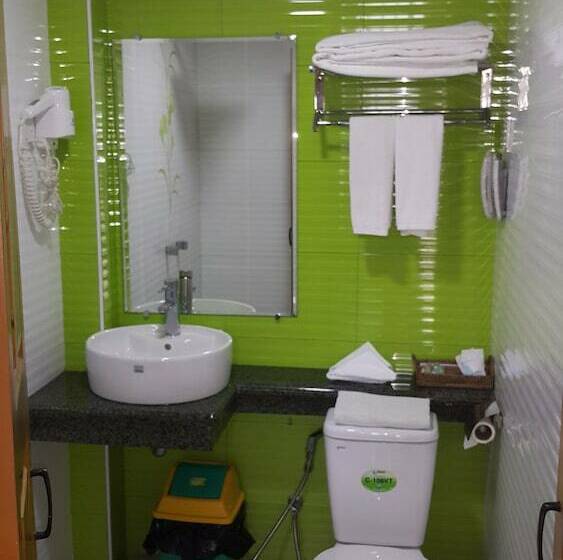 اتاق سوپریور, My World