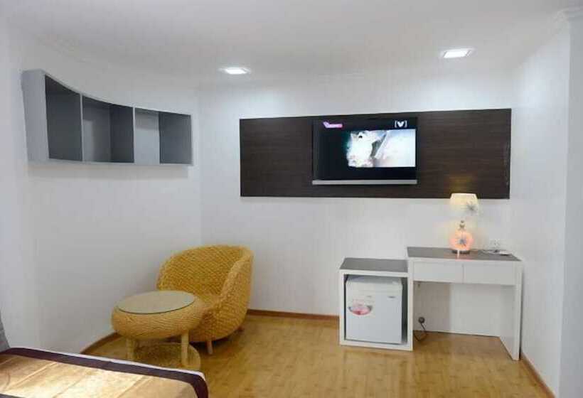 اتاق سوپریور, My World