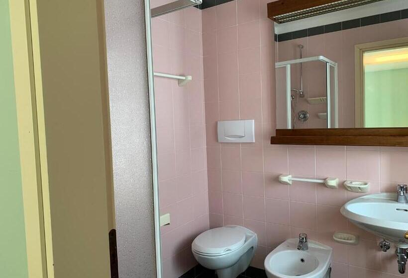 Номер Стандарт, Serena Cortina