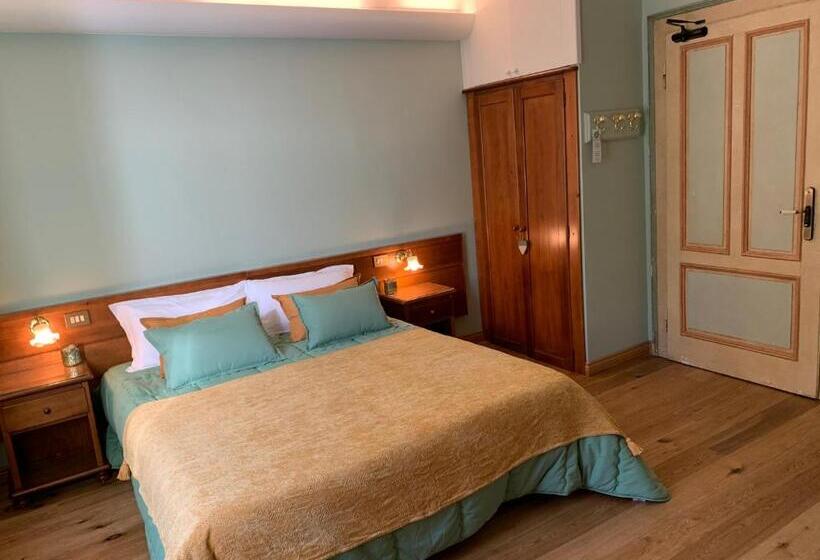 Номер Стандарт, Serena Cortina