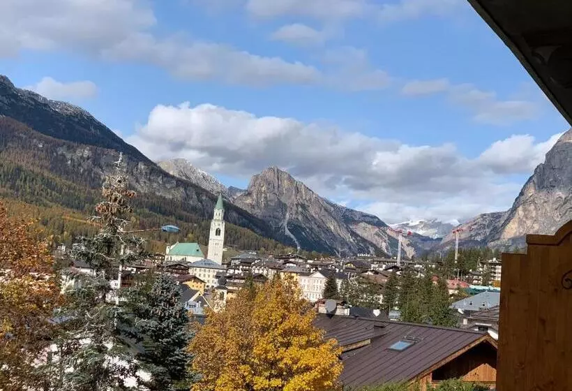 Standard Yhden Hengen Huone, Serena Cortina