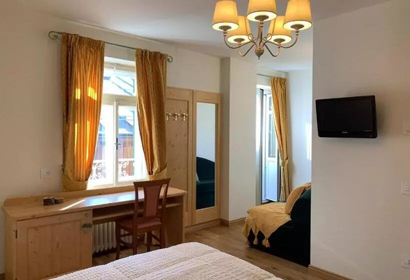 Standard Kolmen Hengen Huone, Serena Cortina
