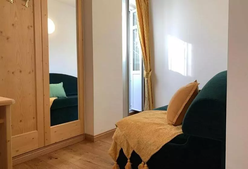 Standard Kolmen Hengen Huone, Serena Cortina