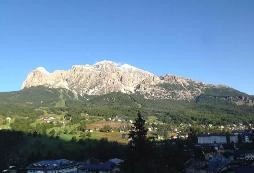Standard Neljän Hengen Huone, Serena Cortina