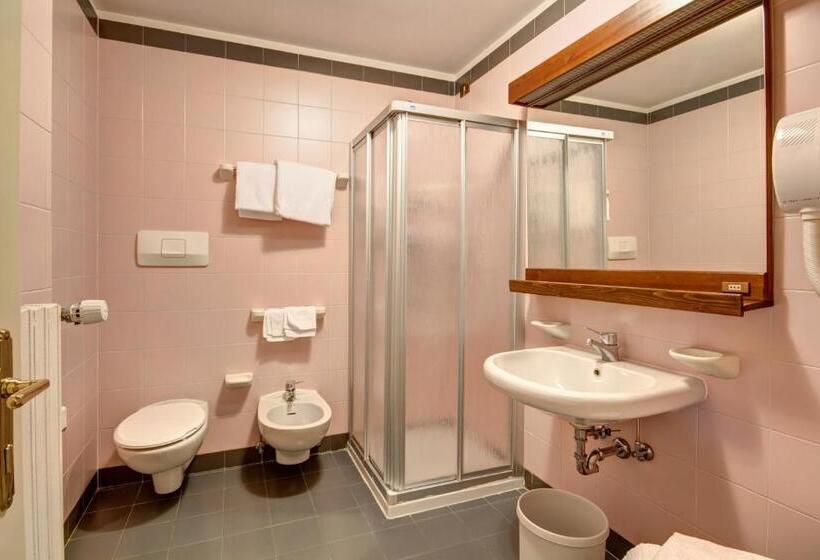 Пентхаус, Serena Cortina