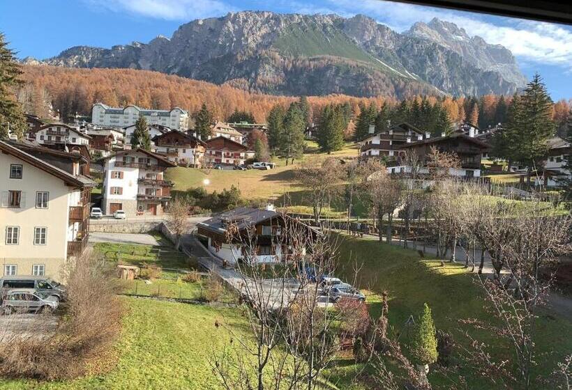 Пентхаус, Serena Cortina