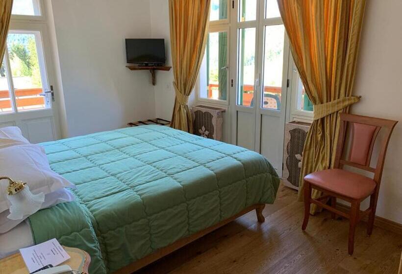 Номер Superior, Serena Cortina