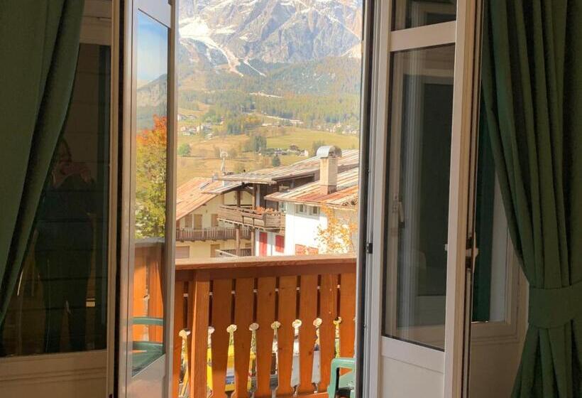 Номер Superior, Serena Cortina