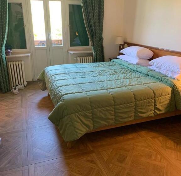 Номер Superior, Serena Cortina