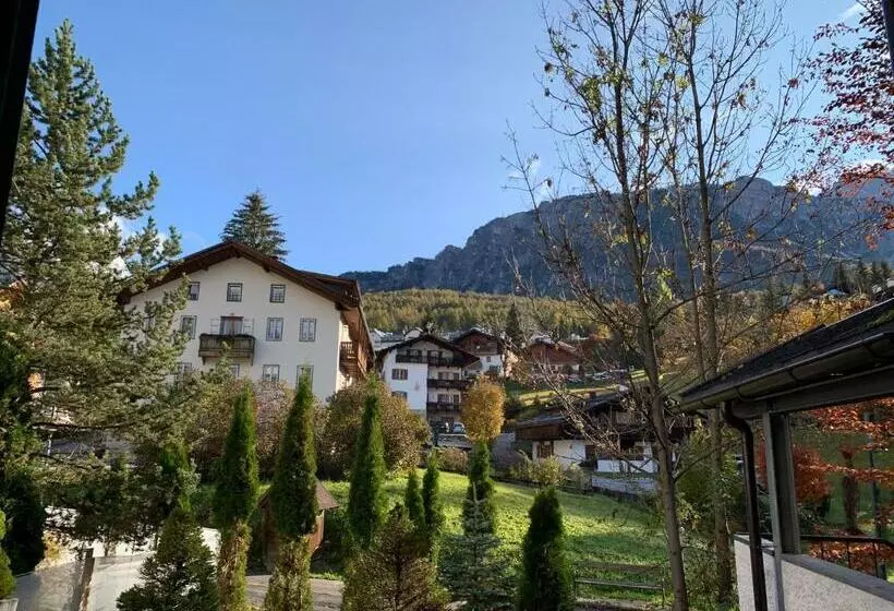 Superior Yhden Hengen Huone, Serena Cortina