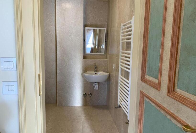 Номер Superior, Serena Cortina