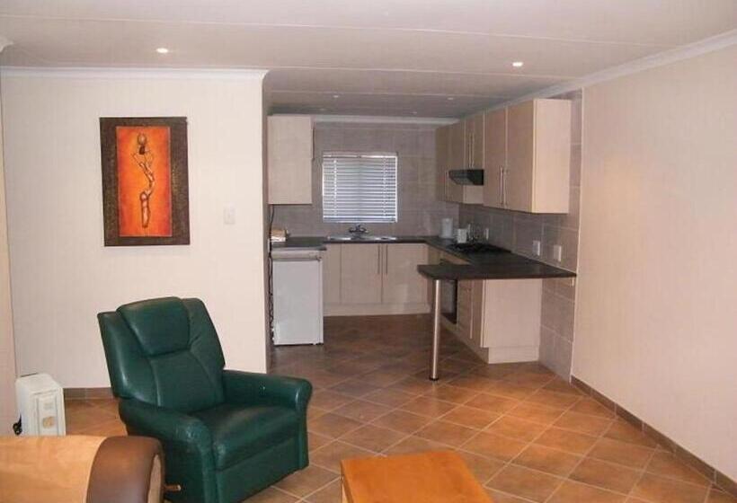 דירת שלושה חדרים, Airport Lodge Guest House