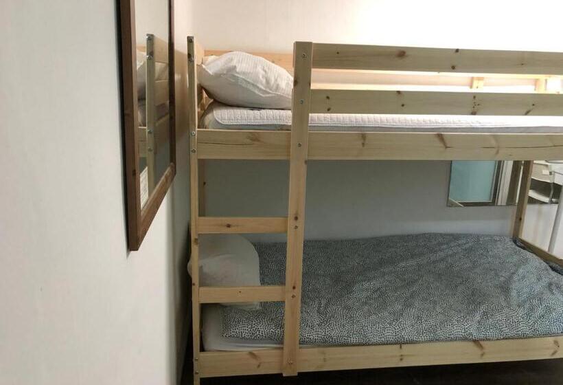 اتاق استاندارد, Hostel Metro