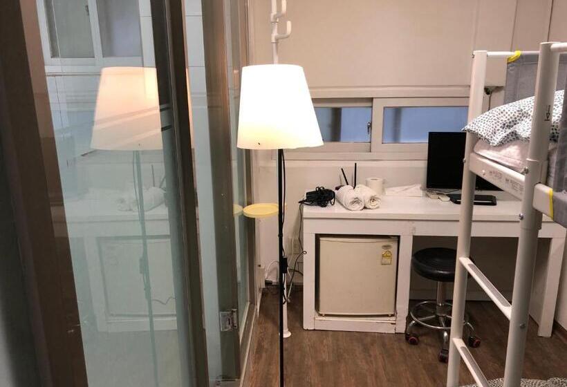 Номер Стандарт, Hostel Metro