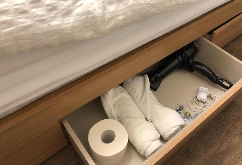 اتاق استاندارد یک نفره, Hostel Metro