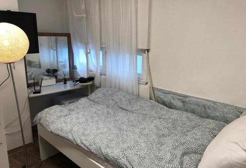 اتاق استاندارد یک نفره, Hostel Metro